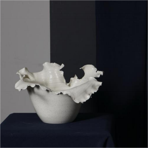 Jarrón de cerámica Blanco de forma Irregular de lujo, centro de mesa de cobre moderno para decoración del hogar o del Hotel - Product Image 4