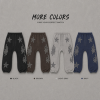 Jogger homme Y2K personnalisé en usine, bleu marine légèrement délavé, avec patch étoile appliqué effet usé et coupe entrejambe basse, à revers.