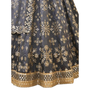 Merveilleux Grey Art Silk Reception Wear Lehenga Choli avec miroir pour demoiselles d'honneur et invités Accessoires de marié - Product Image 1