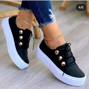 Venta al por mayor señoras zapatillas de <span class=keywords><strong>tenis</strong></span> con cordones de diseño de color sólido pisos suela gruesa zapatos casuales de las mujeres caminar estilo superior de cuero PU - Product Image 2