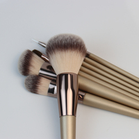 Logo personnalisé modèle classique 8 pièces porte marque privée fond de teint de luxe ensemble de pinceaux de maquillage cosmétique