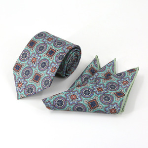 Cravates en gros à motifs imprimés 100% personnalisables, cravates de haute qualité fabriquées en Italie pour hommes - Product Image 2