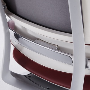 Silla de Oficina Ejecutiva Giratoria de Lujo con Respaldo Alto, en Cuero PU, Ergonómica, con Brazos para Mayor Comodidad - Product Image 6