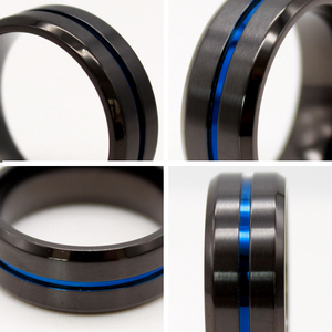 Anello Nuziale Impermeabile <span class=keywords><strong>in</strong></span> <span class=keywords><strong>Acciaio</strong></span> <span class=keywords><strong>Chirurgico</strong></span> 316L, 6mm, Finitura PVD Nera Spazzolata con Bordi Smussati Lucidi, 1 Scanalatura Blu - Product Image 3
