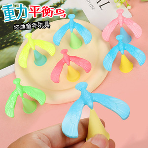 Mini jouet en plastique à gravité équilibrée en forme d'aigle pour enfants et jeunes, cadeau, vente en gros, jouet capsule - Product Image 1