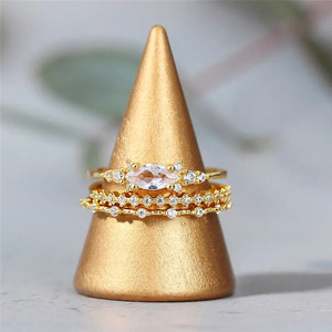 Set di Anelli di Fidanzamento di Lusso a Tre Pezzi per Donne, Gioielli alla Moda per Anniversario - Product Image 1