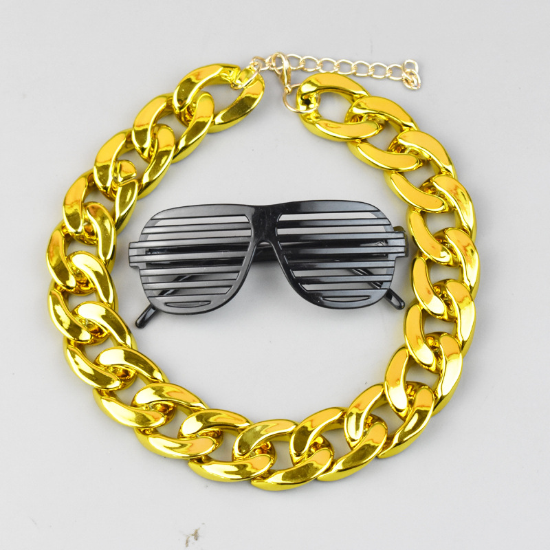 Collar de rayas negras