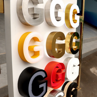 Enseigne de magasin en métal brossé à bords recouverts, double face, rétroéclairée par LED, pour la publicité transfrontalière, avec lettres miniatures et finition artisanale