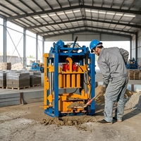 Machine à fabriquer des briques creuses en béton SHENGYA QM2-45 avec moule et moteur, facile à utiliser, certifiée CE, idéale pour les petites entreprises
