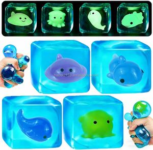 ของเล่นบีบคลายเครียดรูปสัตว์ทะเลเรืองแสงในที่มืด TPR Soft Glow-in-the-Dark Marine Life Squishy Cube ของเล่นบีบมอลโทสเพื่อการผ่อนคลายสำหรับเด็กและผู้ใหญ่ - Product Image 1