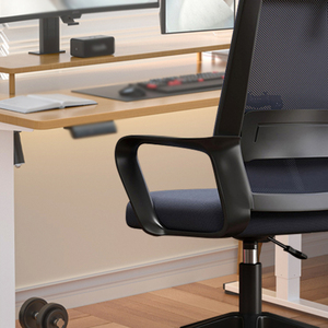 Chaises de bureau ergonomiques pivotantes en maille noire de luxe à prix abordable avec appui-tête – Approvisionnement direct usine - Product Image 2