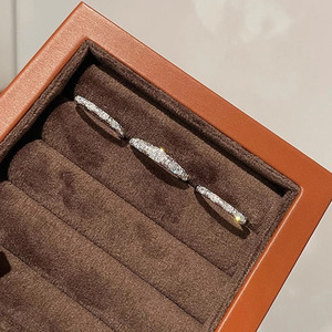 Set di Tre Anelli Impilabili Scintillanti per Donne, Gioielli Eleganti e Versatili per l'Uso Quotidiano - Product Image 3