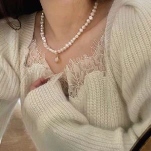 Collar con colgante <span class=keywords><strong>de</strong></span> cobre chapado en oro para <span class=keywords><strong>mujer</strong></span> a <span class=keywords><strong>la</strong></span> moda con gargantilla <span class=keywords><strong>de</strong></span> perlas barrocas naturales cadenas <span class=keywords><strong>de</strong></span> latón <span class=keywords><strong>piedra</strong></span> lunar <span class=keywords><strong>de</strong></span> forma irregular - Product Image 2