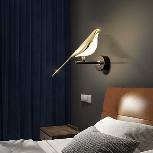 Lampe murale LED moderne et simple en aluminium, style luxe léger, motif oiseau pie, pour éclairage d'ambiance, idéale pour fond <span class=keywords><strong>TV</strong></span> et chevet. - Product Image 1