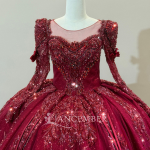 Vestido de Quinceañera Xs315 Moderno con Escote Corazón, Lazo 3D, Flores de Cristal, Encaje, Brillo Borgoña y Cola Capilla - Product Image 6
