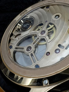 Relojes de Pulsera de Cuero de Lujo al por Mayor, Relojes Personalizados con Esfera de Día y Noche con Tourbillon Hueco - Product Image 3