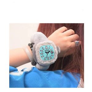 Boîte mystère de la série de montres mignonnes, décorations suspendues en peluche tendance, figurines élégantes, cadeaux d'anniversaire, polyester - Product Image 1