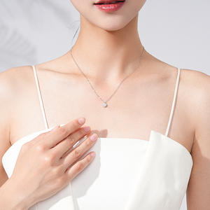 Collar con colgante de circonia redonda en plata de ley S925, versión de cobre personalizable, para mujer, regalo de compromiso y boda - Product Image 2