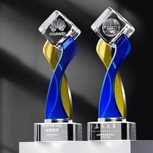 Celebre el Éxito con Estilo: Trofeo de Cristal Elegante para Premios y Reconocimientos Destacados - Product Image 3