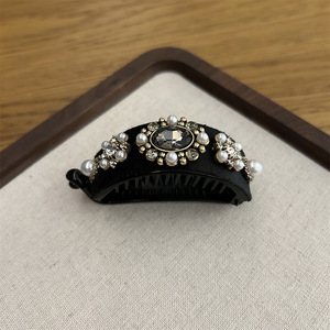 Barrette à cheveux en acrylique pour femme, style queue de cheval basse, avec strass et perles, décorée de perles noires, barrette semi-circulaire pour queue de cheval - Product Image 6