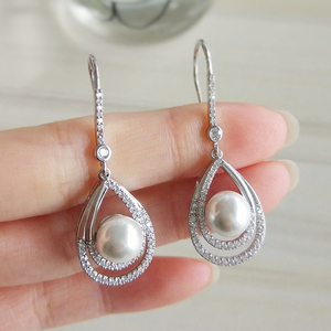 Boucles d'oreilles RAKOL EP2270 plaquées or 18 carats avec perles, design découpé, boucles d'oreilles tendance - Product Image 3