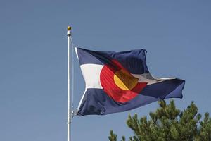 <span class=keywords><strong>2025</strong></span> Mới Chuyên Nghiệp Nhỏ Trung Hoặc Lớn In Kỹ Thuật Số Ba Lớp Tùy Chỉnh Colorado Cờ Bất Kỳ Thiết Kế Ngoài Trời Bay Cờ 3X5FT - Product Image 3