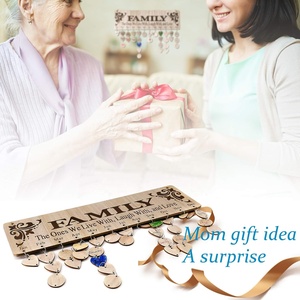Venta al por mayor <span class=keywords><strong>regalos</strong></span> del Día de la madre <span class=keywords><strong>para</strong></span> mamá abuela recordatorio de cumpleaños familiar de madera rastreador calendario tablero colgante de pared con 100 etiquetas - Product Image 4