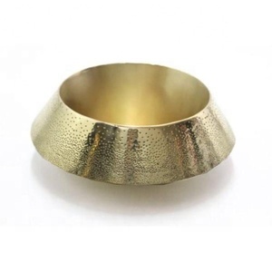 แจกันดอกไม้โลหะทำมือแบบพื้นเมือง - Product Image 1