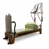 Mesa de Pilates Reformer de Madera de Nogal con Riel Completo y Media Torre Trapecio, Máquina de Ejercicio Profesional con Sistema de Muelles