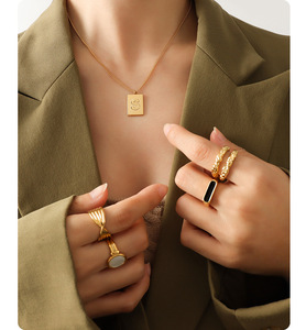 Vershal VSB1638 collana con Logo personalizzato in acciaio inossidabile placcato oro 18k placcato oro <span class=keywords><strong>S</strong></span> rilievo quadrato - Product Image 1