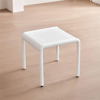 Table en plastique à plateau à lattes empilable en PP, table de salle à manger personnalisée pour l'intérieur et l'extérieur, table de café pour pique-nique, patio, jardin, bistrot, vente en gros