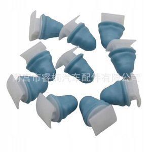 Clip en plastique automobile Shuangxuan 12x12mm pour fixation de bas de caisse et passage de roue Audi Q3 Q5 - Product Image 3