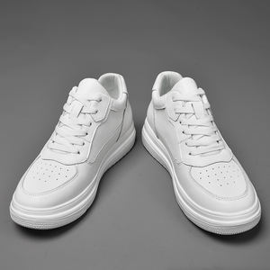 รองเท้าเพิ่มความสูงด้านในที่มองไม่เห็นรองเท้าส้นตึกสำหรับผู้ชายรองเท้าลำลองข้อสูงสีดำ - Product Image 4