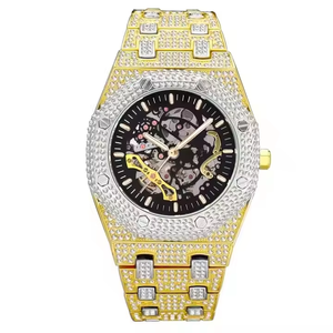 Montre à quartz élégante en acier inoxydable avec diamants Moissanite et design élégant pour un look premium pour hommes - Product Image 3