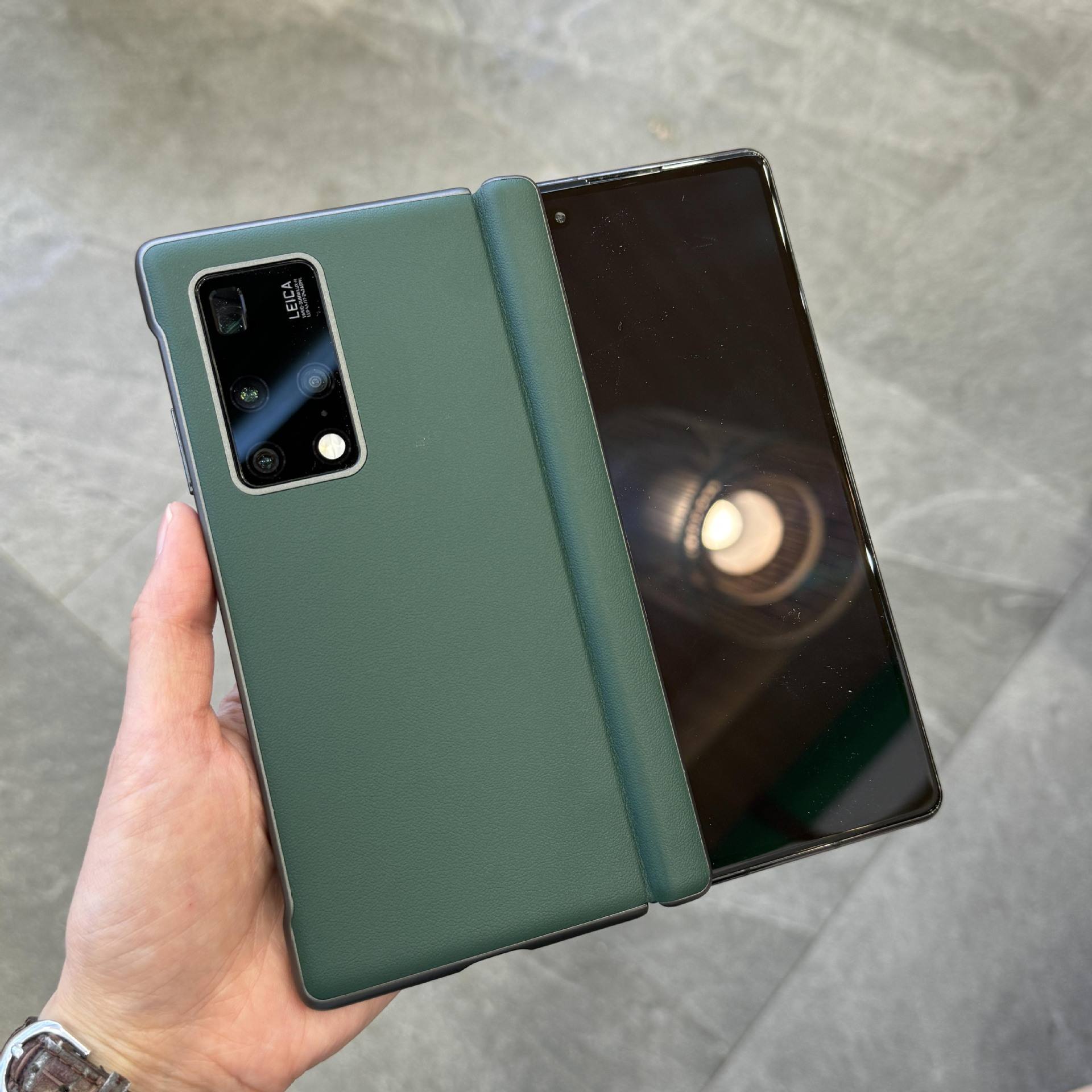 สีเขียวมรกต