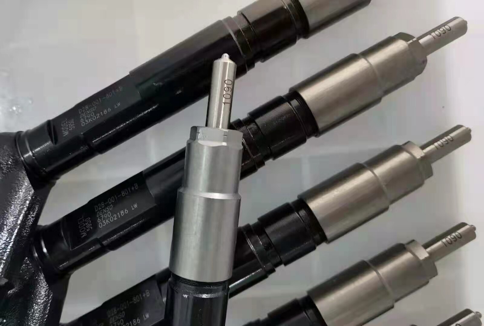 high quality fuel injector 095000-0881095000-0882 S00026161+03 injector for SC8DK185.2G3 engine injector nozzle 095000-0881