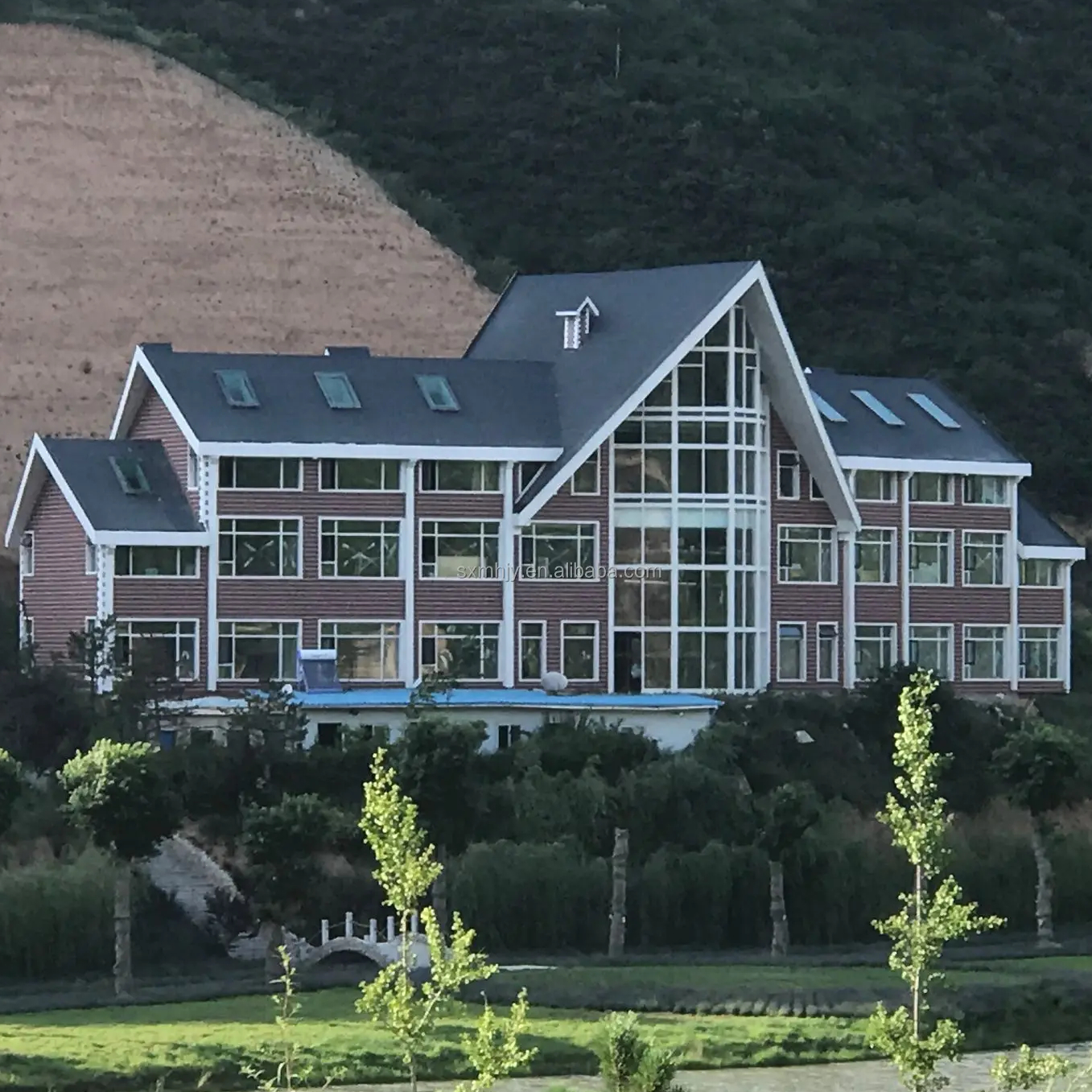 China Factory Direct Luxury Modern High-Insulation OSB Sandwich Panel Custom Prefabricated SIP Single House Villas High Forest