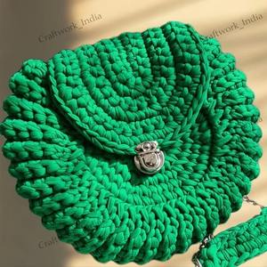 Sac bandoulière en macramé tressé à la main, motif coquillage, style gothique, idéal pour la Saint-Valentin, en vente - Product Image 2