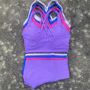 ชุดออกกำลังกายสีพื้น เสื้อชั้นในกีฬาแบบไขว้หลัง กางเกงเลกกิ้งเอวสูงขาสั้น ชุดโยคะ ชุดกีฬา 2 ชิ้น สำหรับผู้หญิง - Product Image 1