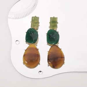 Pendientes Colgantes de Resina Creativos para Mujer, Estilo Europeo Americano, Geométricos Exagerados, Bloques de Color Irregulares, a la Moda - Product Image 2