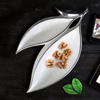 Nordic Unieke Zilveren Rand Keramische Schotelplaat Bladvorm Ontworpen Porseleinen Dienblad Fruit Snoep Snack Plant Patroon Milieuvriendelijk