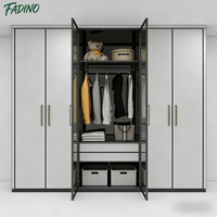 Armoire en bois massif durable de taille personnalisée, armoire de chambre à coucher moderne de style européen à grande capacité pour appartement, montage facile