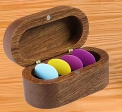 Boîte à médiators en <span class=keywords><strong>bois</strong></span> <span class=keywords><strong>de</strong></span> noyer noir <span class=keywords><strong>de</strong></span> Shandong KEYU, sculptée et gravée, avec aimant - Product Image 5
