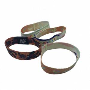 Bracelet de poignet élastique personnalisé en polyester, avec anneau de support élastique rétractable, pour événements et entrées, avec logo - Product Image 3