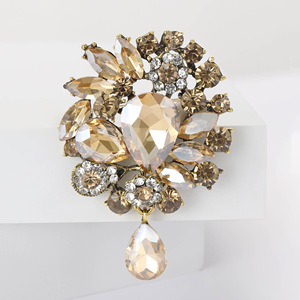 Broche de diamantes de imitación de alta calidad con elegante temperamento, joyería para ropa, broche para mujeres y niñas. - Product Image 2