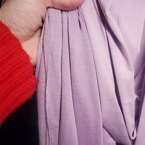 卸売プレミアムイスラム教徒の祈りジャージーヒジャーブスカーフドバイイスラムアラブショールヘッドスカーフインスタントプレミアムコットンジャージーヒジャーブスカーフ - Product Image 5