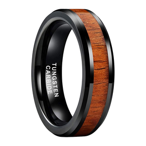 Anillo de boda para hombre de carburo de tungsteno con incrustaciones de madera, estilo rústico, chapado en negro. - Product Image 1