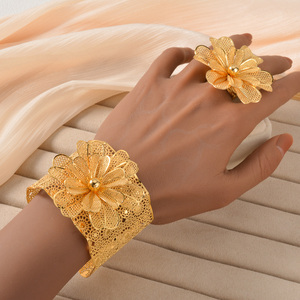 Ensemble de bijoux ethniques de luxe en filigrane ajouré, motif floral, style Dubaï marocain, plaqué or 18 carats, en cuivre, vente en gros pour femmes - Product Image 2