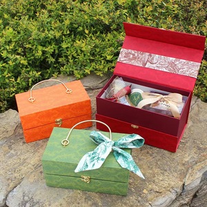 Caja <span class=keywords><strong>de</strong></span> Regalo <span class=keywords><strong>de</strong></span> Moda al por Mayor, Personalización <span class=keywords><strong>de</strong></span> Cajas <span class=keywords><strong>de</strong></span> Regalo para Ceremonias, Impresión <span class=keywords><strong>de</strong></span> Tamaño y <span class=keywords><strong>Marca</strong></span>, Caja <span class=keywords><strong>de</strong></span> Regalo para Damas <span class=keywords><strong>de</strong></span> Honor con Asa Magnética - Product Image 4