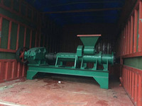 Tige de bois d'herbe de forme ronde pressant l'extrudeuse de charbon de bois de machine de traitement de charbon de bois de noix de coco en bambou